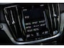 Volvo V60 Cross Country 2.0 B5 AWD Pro | Adaptieve Cruise Control | Power Seats | Panoramadak | Donker Glas | Dode Hoek Detectie | 19" |