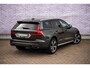 Volvo V60 Cross Country 2.0 B5 AWD Pro | Adaptieve Cruise Control | Power Seats | Panoramadak | Donker Glas | Dode Hoek Detectie | 19" |