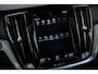 Volvo V60 Cross Country 2.0 B5 AWD Pro | Adaptieve Cruise Control | Power Seats | Panoramadak | Donker Glas | Dode Hoek Detectie | 19" |