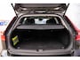 Volvo V60 Cross Country 2.0 B5 AWD Pro | Adaptieve Cruise Control | Power Seats | Panoramadak | Donker Glas | Dode Hoek Detectie | 19" |