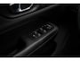 Volvo V60 Cross Country 2.0 B5 AWD Pro | Adaptieve Cruise Control | Power Seats | Panoramadak | Donker Glas | Dode Hoek Detectie | 19" |