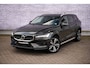 Volvo V60 Cross Country 2.0 B5 AWD Pro | Adaptieve Cruise Control | Power Seats | Panoramadak | Donker Glas | Dode Hoek Detectie | 19" |