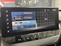 Nissan Juke 1.6 Hybrid N-Design AUTOMAAT / *** Levertijd in overleg *** / Two-tone kleurstelling / Voorstoelen, voorruit + stuurwiel verwarmd / Rondomzichtcamera / Dode hoek detectie / Cruise control adaptief / Automatische airco / Apple Car Play & Android Auto / Licht metalen velgen 19" / Navigatiesysteem full map / Parkeersensoren voor + achter
