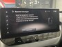 Nissan Juke 1.6 Hybrid N-Design AUTOMAAT / *** Levertijd in overleg *** / Two-tone kleurstelling / Voorstoelen, voorruit + stuurwiel verwarmd / Rondomzichtcamera / Dode hoek detectie / Cruise control adaptief / Automatische airco / Apple Car Play & Android Auto / Licht metalen velgen 19" / Navigatiesysteem full map / Parkeersensoren voor + achter