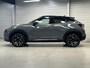 Nissan Juke 1.6 Hybrid N-Design AUTOMAAT / *** Levertijd in overleg *** / Two-tone kleurstelling / Voorstoelen, voorruit + stuurwiel verwarmd / Rondomzichtcamera / Dode hoek detectie / Cruise control adaptief / Automatische airco / Apple Car Play & Android Auto / Licht metalen velgen 19" / Navigatiesysteem full map / Parkeersensoren voor + achter