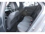 Peugeot 2008 1.2 100PK ALLURE | DRAADLOZE APPLE CARPLAY/ANDROID AUTO | ACHTERUITRIJ CAMERA | PARKEERSENSOREN VOOR EN ACHTER | NAVIGATIE | CLIMATE CONTROL | LICHTMETALEN VELGEN 17" | LED KOPLAMPEN |