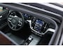 Volvo V60 B3 Ultimate Dark | Harman/Kardon Premium Geluidssysteem | Panoramisch Schuif-/Kanteldak | 360° Parkeercamera | Lighting Pack | All-season banden | Verwarmbare Voor- en Achterstoelen | Stuurwielverwarming | Adaptieve Cruise Control Met Stuurhulp | Keyless Entry