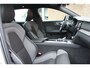 Volvo V60 B3 Ultimate Dark | Harman/Kardon Premium Geluidssysteem | Panoramisch Schuif-/Kanteldak | 360° Parkeercamera | Lighting Pack | All-season banden | Verwarmbare Voor- en Achterstoelen | Stuurwielverwarming | Adaptieve Cruise Control Met Stuurhulp | Keyless Entry