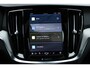 Volvo V60 B3 Ultimate Dark | Harman/Kardon Premium Geluidssysteem | Panoramisch Schuif-/Kanteldak | 360° Parkeercamera | Lighting Pack | All-season banden | Verwarmbare Voor- en Achterstoelen | Stuurwielverwarming | Adaptieve Cruise Control Met Stuurhulp | Keyless Entry