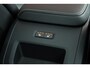 Volvo V60 B3 Ultimate Dark | Harman/Kardon Premium Geluidssysteem | Panoramisch Schuif-/Kanteldak | 360° Parkeercamera | Lighting Pack | All-season banden | Verwarmbare Voor- en Achterstoelen | Stuurwielverwarming | Adaptieve Cruise Control Met Stuurhulp | Keyless Entry