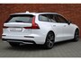 Volvo V60 B3 Ultimate Dark | Harman/Kardon Premium Geluidssysteem | Panoramisch Schuif-/Kanteldak | 360° Parkeercamera | Lighting Pack | All-season banden | Verwarmbare Voor- en Achterstoelen | Stuurwielverwarming | Adaptieve Cruise Control Met Stuurhulp | Keyless Entry