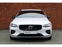 Volvo V60 B3 Ultimate Dark | Harman/Kardon Premium Geluidssysteem | Panoramisch Schuif-/Kanteldak | 360° Parkeercamera | Lighting Pack | All-season banden | Verwarmbare Voor- en Achterstoelen | Stuurwielverwarming | Adaptieve Cruise Control Met Stuurhulp | Keyless Entry