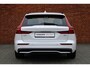 Volvo V60 B3 Ultimate Dark | Harman/Kardon Premium Geluidssysteem | Panoramisch Schuif-/Kanteldak | 360° Parkeercamera | Lighting Pack | All-season banden | Verwarmbare Voor- en Achterstoelen | Stuurwielverwarming | Adaptieve Cruise Control Met Stuurhulp | Keyless Entry
