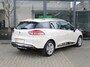Renault Clio Estate 1.2 120 Dynamique EDC / 1E EIGENAAR / DEALER OND. / NAVI / PDC A / DAKRAILS / KEYLESS / DAB / BLUETHOOT / CRUISE / ELEC. BED. SPIEGELS / ELEC RAMEN V+A / AIRCO / 16'' LMV