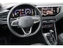 Volkswagen Polo 1.0 TSI R-Line 95PK / 70kW Keyless Entry & Start, adaptive cruise control met Stop&Go en stuurhulp, Apple Carplay & Android Auto, parkeersensoren voor + achter, LED koplampen, file assistent, extra getint glas achter, volledig digitaal instrumentenpaneel (Digital Cockpit), 2-zone Climatronic, comfort sportstoelen, 16'' LMV 'Coventry'
