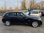 BMW X1 SDrive18i Executive / LEDER INTERIEUR / NAVIGATIE / PARKEERSENSOREN / NEDERLANDSE AUTO / CLIMATE CONTROL / CRUISE CONTROL