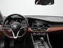 Alfa Romeo Giulia 2.0T Super - RIJKLAARPRIJS - Achteruitrijcamera - Cognac leder - Stoel- en stuurverwarming