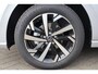 Volkswagen Polo 1.0 TSI Life Edition 95PK / 70kW Achteruitrijcamera, Apple Carplay & Android Auto, verwarmbare voorstoelen, Keyless Entry & Start, adaptive cruise control met Stop&Go en stuurhulp, 2-zonde Climatronic airconditioning, volledig digitaal instrumentenpaneel (Digital Cockpit), LED koplampen, parkeersensoren voor + achter, 16'' LMV 'Torsby