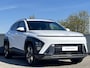 Hyundai Kona 1.6 GDI HEV Comfort Smart | €4025 KORTING | STOEL/-STUURVERWARMING | SENSOREN | CAMERA |