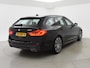 BMW 5-Serie Touring 520i 184 PK M-SPORT H.E. AUT. *ALMANDINBRAUN* + PANORAMA | NAPPA LEDER | HEAD-UP | 19 INCH