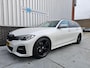 BMW 3-Serie Touring 320i High Executive Edition | M Sport | Panoramadak | Leder/alcantara | Camera | Navi | 19" velgen