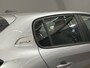 Peugeot 208 Style | Dashboard en deurpanelen in kunststof met carboneffect | Ecoled koplampen | Elektrisch verstelbare en verwarmbare buitenspiegels
