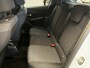 Peugeot 208 Style | Dashboard en deurpanelen in kunststof met carboneffect | Ecoled koplampen | Elektrisch verstelbare en verwarmbare buitenspiegels