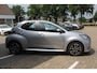Toyota Yaris 1.5 HYBRID DYNAMIC LED KOPLAMPEN KEYLESS APPLE/ANDROID AD-CRUISE 16"LM-VELGEN NL-AUTO