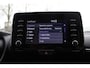 Toyota Yaris 1.5 HYBRID DYNAMIC LED KOPLAMPEN KEYLESS APPLE/ANDROID AD-CRUISE 16"LM-VELGEN NL-AUTO