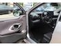 Toyota Yaris 1.5 HYBRID DYNAMIC LED KOPLAMPEN KEYLESS APPLE/ANDROID AD-CRUISE 16"LM-VELGEN NL-AUTO