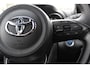 Toyota Yaris 1.5 HYBRID DYNAMIC LED KOPLAMPEN KEYLESS APPLE/ANDROID AD-CRUISE 16"LM-VELGEN NL-AUTO