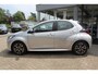 Toyota Yaris 1.5 HYBRID DYNAMIC LED KOPLAMPEN KEYLESS APPLE/ANDROID AD-CRUISE 16"LM-VELGEN NL-AUTO