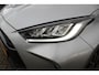 Toyota Yaris 1.5 HYBRID DYNAMIC LED KOPLAMPEN KEYLESS APPLE/ANDROID AD-CRUISE 16"LM-VELGEN NL-AUTO