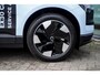 Volvo EX30 Single Motor Extended Range Plus 69 kWh Volledig elektrische bedrijfswagen tot 480 km actieradius en 1600 kg trekgewicht die voldoet aan de strengste milieueisen.