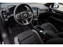 Volvo XC40 Single Motor Plus 69 kWh | Warmtepomp | Stoel & Stuurverwarming | Getint Glas | Adaptieve Cruise Control | Dode Hoek Sensoren | Keyless Entry | 19" Diamond Velgen