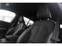 Volvo XC40 Single Motor Plus 69 kWh | Warmtepomp | Stoel & Stuurverwarming | Getint Glas | Adaptieve Cruise Control | Dode Hoek Sensoren | Keyless Entry | 19" Diamond Velgen