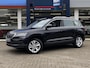 Skoda Karoq 1.0 TSI Business Edition / NL-Auto / 99.000 KM / 1e-Eigenaar / Vol-Leder / Apple-Carplay & Android-Auto / Cruise-Control / Climate-Control / Trekhaak / Keyless / LED-Verlichting / Radio-Bluetooth-Navi / Draadloze telefoonlader / PDC V+A met Camera / 17'' LMV / ENZ.