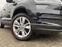 Skoda Karoq 1.0 TSI Business Edition / NL-Auto / 99.000 KM / 1e-Eigenaar / Vol-Leder / Apple-Carplay & Android-Auto / Cruise-Control / Climate-Control / Trekhaak / Keyless / LED-Verlichting / Radio-Bluetooth-Navi / Draadloze telefoonlader / PDC V+A met Camera / 17'' LMV / ENZ.