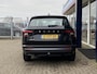 Skoda Karoq 1.0 TSI Business Edition / NL-Auto / 99.000 KM / 1e-Eigenaar / Vol-Leder / Apple-Carplay & Android-Auto / Cruise-Control / Climate-Control / Trekhaak / Keyless / LED-Verlichting / Radio-Bluetooth-Navi / Draadloze telefoonlader / PDC V+A met Camera / 17'' LMV / ENZ.