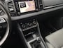 Skoda Karoq 1.0 TSI Business Edition / NL-Auto / 99.000 KM / 1e-Eigenaar / Vol-Leder / Apple-Carplay & Android-Auto / Cruise-Control / Climate-Control / Trekhaak / Keyless / LED-Verlichting / Radio-Bluetooth-Navi / Draadloze telefoonlader / PDC V+A met Camera / 17'' LMV / ENZ.