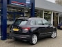 Skoda Karoq 1.0 TSI Business Edition / NL-Auto / 99.000 KM / 1e-Eigenaar / Vol-Leder / Apple-Carplay & Android-Auto / Cruise-Control / Climate-Control / Trekhaak / Keyless / LED-Verlichting / Radio-Bluetooth-Navi / Draadloze telefoonlader / PDC V+A met Camera / 17'' LMV / ENZ.