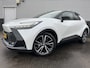 Toyota C-HR 1.8 Hybrid 140 Executive Bi-tone, NEXT GEN. PACK, Nieuw en direct rijden, Navigatie, Elek. Achterklep. Head-Up display, Dodehoekdetectie, JBL, LMV, PDC