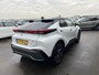 Toyota C-HR 1.8 Hybrid 140 Executive Bi-tone, NEXT GEN. PACK, Nieuw en direct rijden, Navigatie, Elek. Achterklep. Head-Up display, Dodehoekdetectie, JBL, LMV, PDC