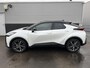 Toyota C-HR 1.8 Hybrid 140 Executive Bi-tone, NEXT GEN. PACK, Nieuw en direct rijden, Navigatie, Elek. Achterklep. Head-Up display, Dodehoekdetectie, JBL, LMV, PDC