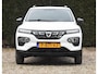 Dacia Spring Comfort Plus (Orange Pack) 27 kWh / airco / cruise control / navigatie / elektrische ramen voor / LM-velgen / LED