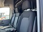 Volkswagen Crafter Bedrijfswagens Highline L3H3 2.0 TDI 130 kW 177 pk 8 versn. Auto | BPM vrij | Achterdeuren met ruiten | Bijrijdersbank inclusief opbergvak | Middelhoog dak | Trekhaak met vaste kogel |