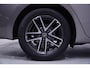 Toyota Auris 1.8 Hybrid First Edition navigatie camera private glas lmv 16" stoelverwarming climate controle DAB keyless entry en start voorstoelen verwarmd PDC v+a
