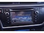 Toyota Auris 1.8 First Edition navigatie camera private glas lmv 16" stoelverwarming climate controle DAB keyless entry en start voorstoelen verwarmd PDC v+a