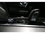 Volvo XC60 2.0 T6 Plug-in hybrid AWD R-Design / Facelift / Black Edition / Panoramadak / Elektr. verstelbare voorstoel (memory) / 21'' LMV / Apple Carplay / Achteruitrijcamera / Elektr. bedienbare achterklep / Keyless / LED Koplampen / Lederen contourstoelen