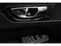 Volvo XC60 2.0 T6 Plug-in hybrid AWD R-Design / Facelift / Black Edition / Panoramadak / Elektr. verstelbare voorstoel (memory) / 21'' LMV / Apple Carplay / Achteruitrijcamera / Elektr. bedienbare achterklep / Keyless / LED Koplampen / Lederen contourstoelen